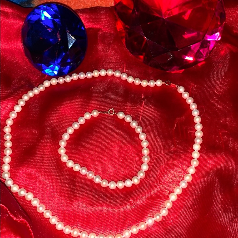 Light pink pearl necklace and bracelet 10k clasped